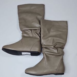 Journee Collection Jayne-Tau Wide Calf Beige Riding Boots Size 8 NWT